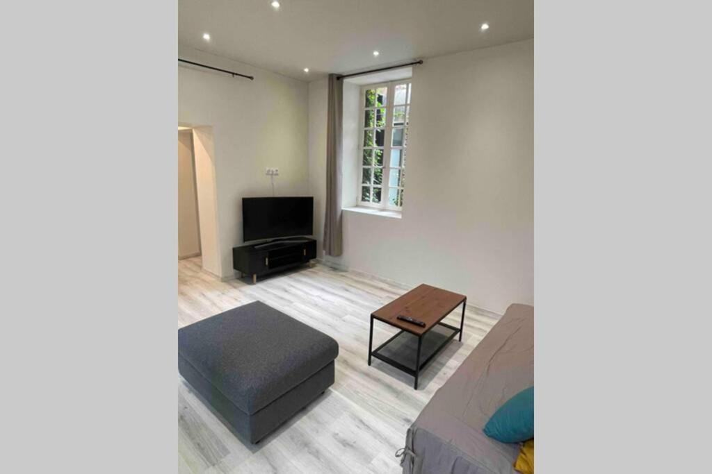 « Au 33 » Apartment Charleville-Mezieres Bagian luar foto